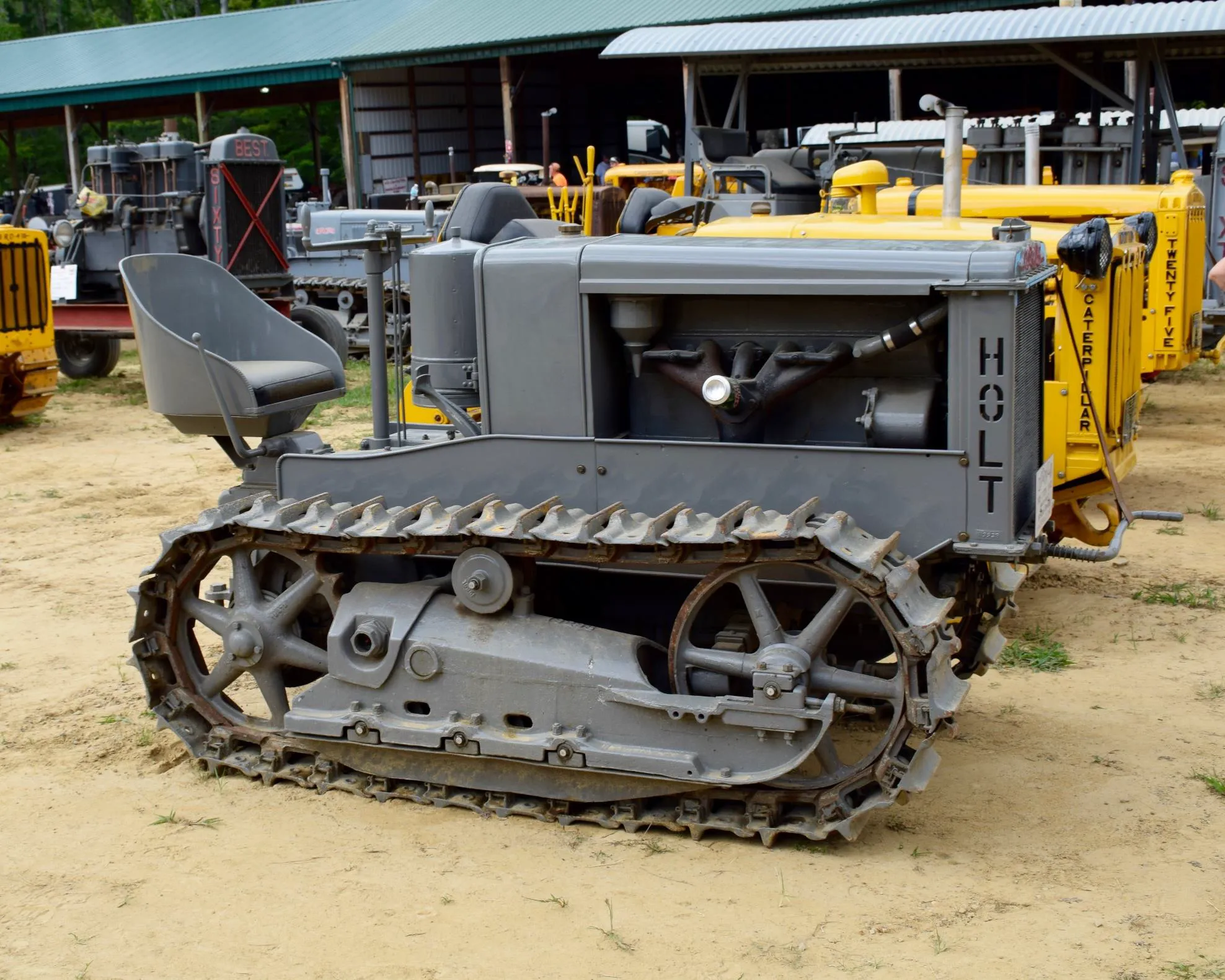 CATERPILLAR 2 TON